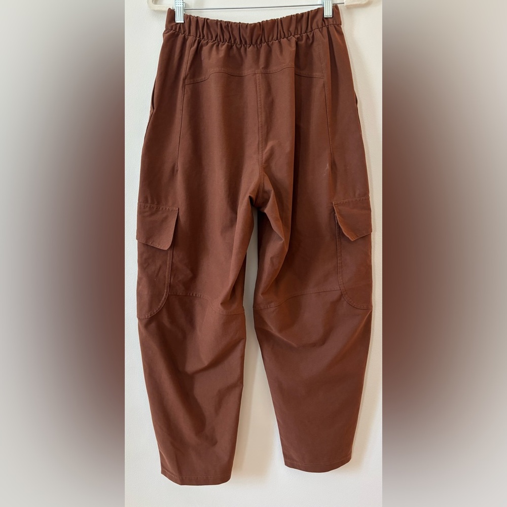 Lululemon Utilitech Cargo Pocket High Rise Crop Pants‎ Brown EUC Size 28 - Picture 3 of 7